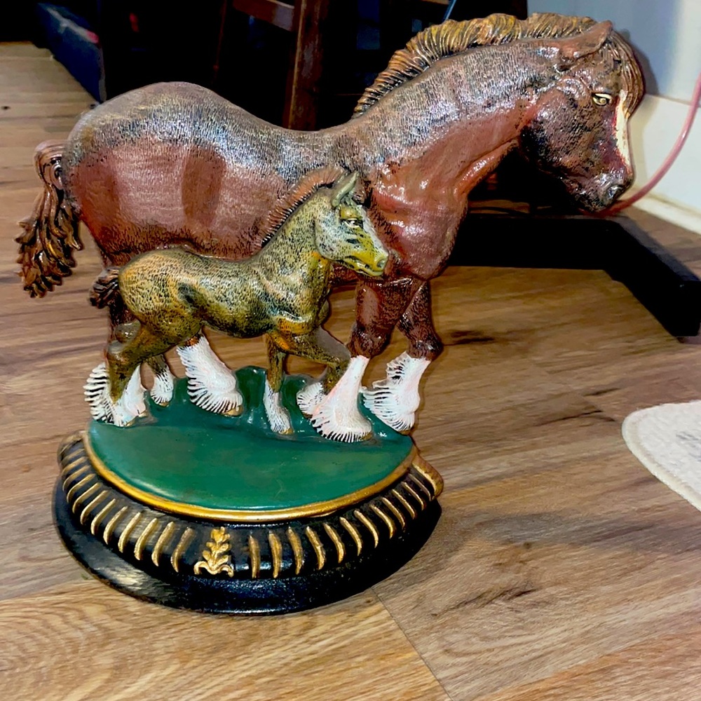 Cast-iron horse upper deck horse and baby/Door stoppers